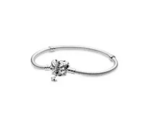 Pandora Moments Butterfly Clasp Snake Chain Bracelet offers at 395 Dhs in Pandora