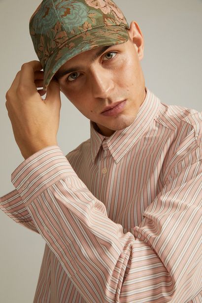 Patterned twill cap offers at 20 Dhs in H&M