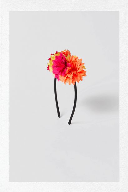 FLOWER HEADBAND offers at 49 Dhs in Zara
