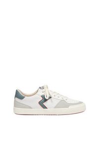 Multi-piece trainers offers at 119 Dhs in Pull & Bear