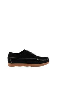 Leather deck shoes offers at 119 Dhs in Pull & Bear