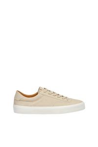 Casual XDYE trainers offers at 99 Dhs in Pull & Bear