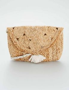Hessian clutch offers at 39 Dhs in Kiabi