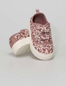 Floral canvas trainers offers at 39 Dhs in Kiabi
